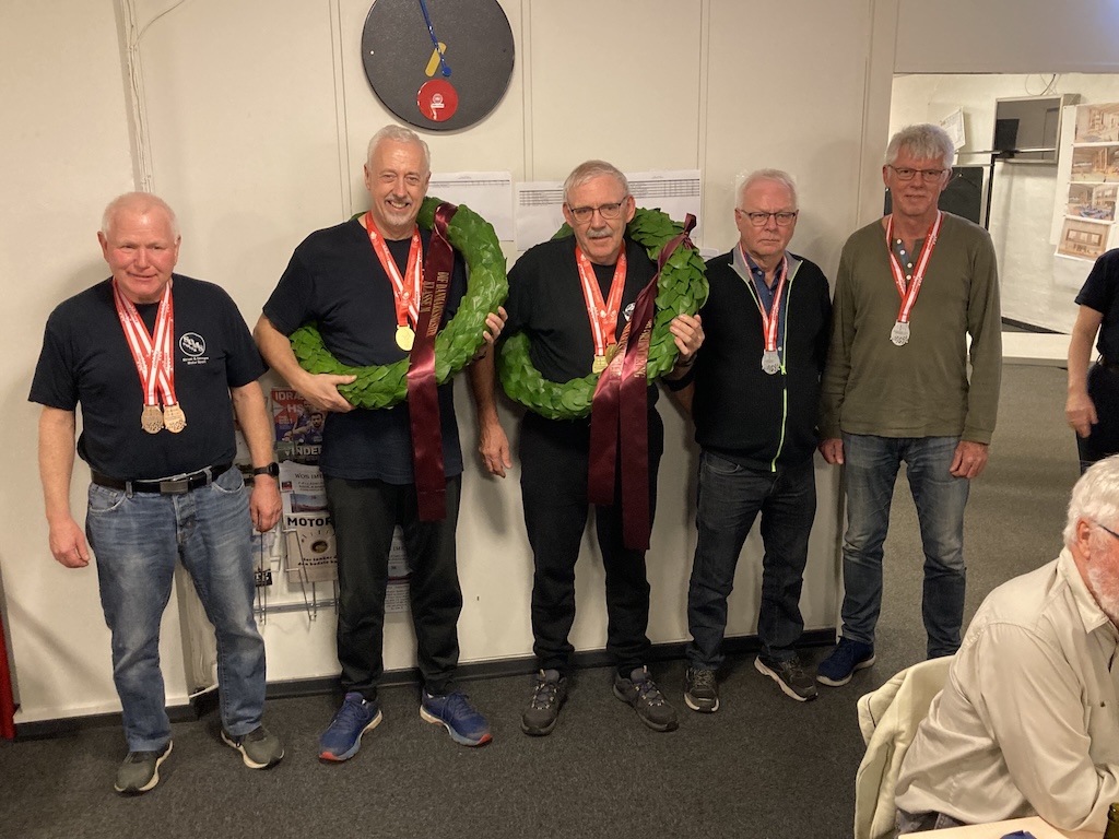 M-klassen: Fra venstre, Bent Mikkelsen (bronze), Jørn Mørup/Børge Holm (guld) og Leon Spiegelhauer/Jan Johansen (sølv).
(Foto: SOMS)
